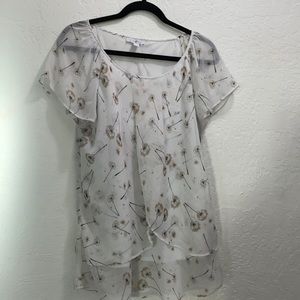 Roz&Ali blouse white with delicate dandelions in size L.